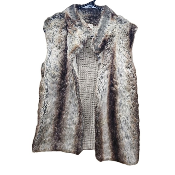 Song N Spirit Jackets & Blazers - Song N Spirit Faux Fur Sweater Back Crochet Vest Womens Size Small Open Front